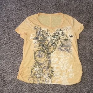 NWOT MUSTARD YELLOW SLIMMING DETAILED TOP